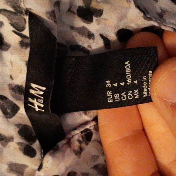 H&M women's top - Picture 2 of 2